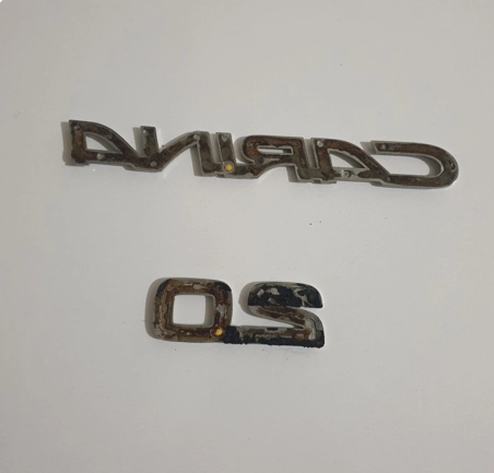 resimler/genel/TOYOTA CARİNA 2. YAZI ORJİNAL ÇIKMA 